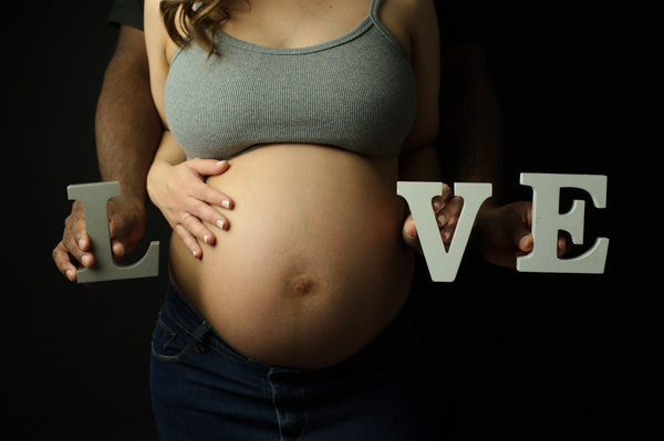 Séance photos de grossesse au studio