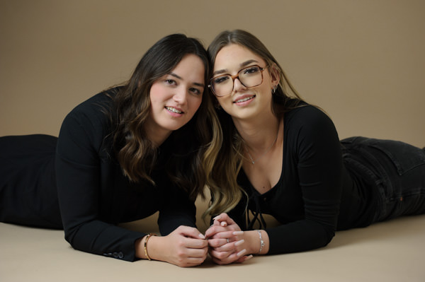 Séance photos entre soeurs au studio