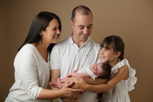 Shooting photos de naissance en famille au studio